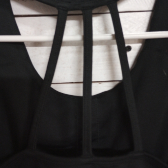 Reebok Burst Bra Size Medium with Medium Support Shiny Black Logo on Chest - Picture 4 of 7